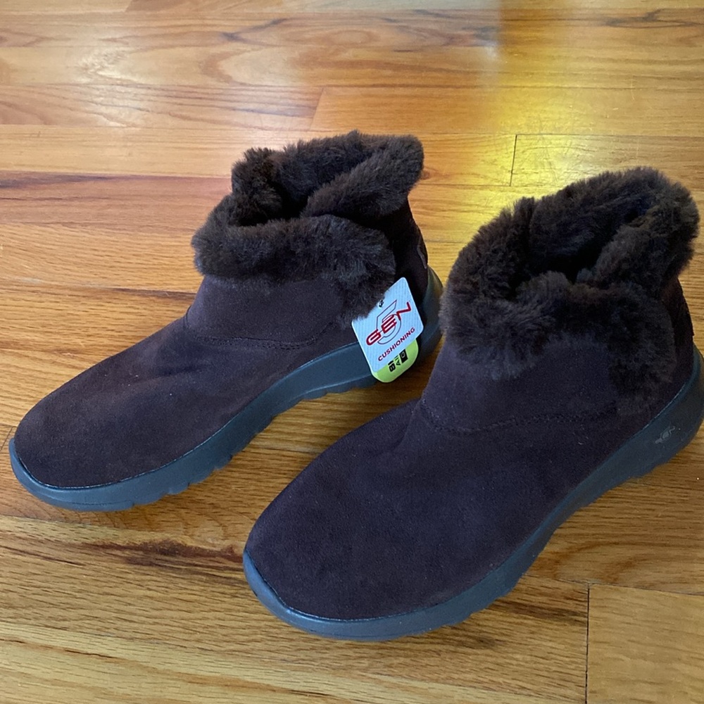 NWT sz 6 Skechers brown furry lined boots with Scotchgard Slip in entry w/elasti - Picture 1 of 8